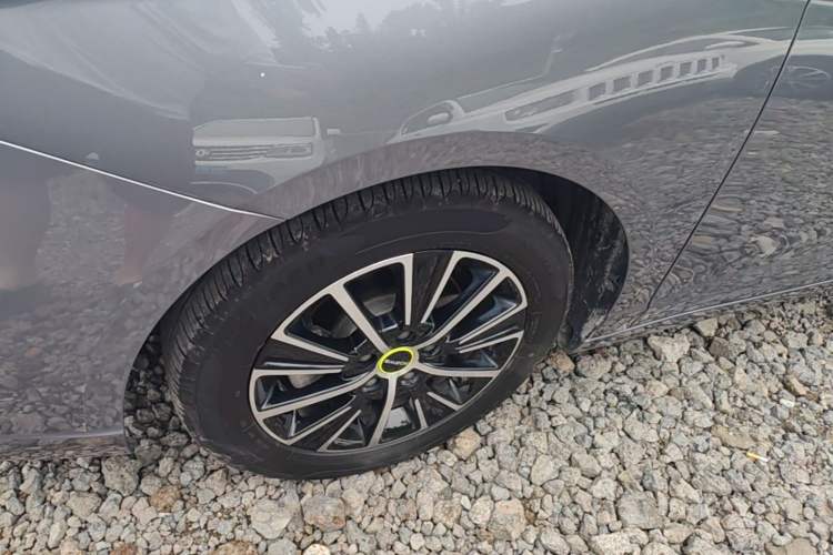 Used Roewe i5 2021 1.5L CVT Black Gold Edition Left Front Wheel Hub