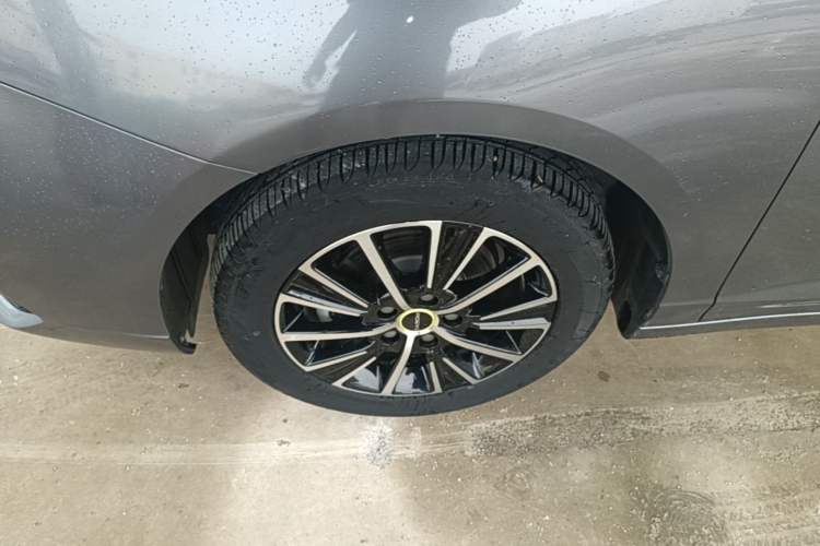 Used Roewe i5 2021 Revised Version 1.5L CVT Diamond Edition Left Front Wheel Hub