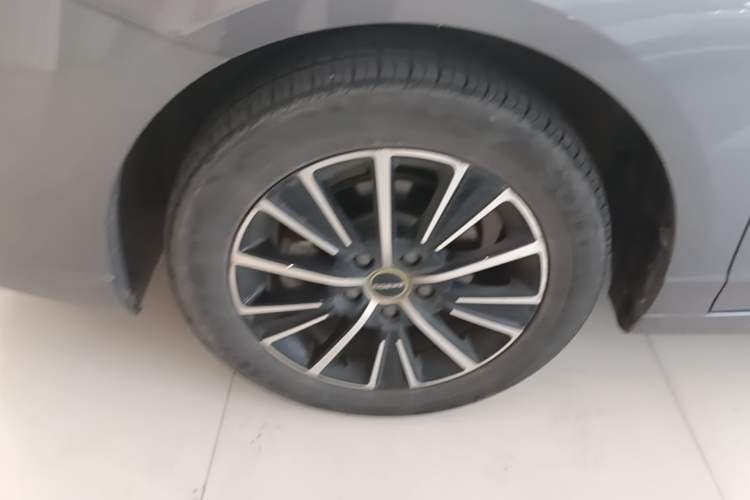 Used Roewe i5 2021 Revised Version 1.5L CVT Diamond Edition Left Front Wheel Hub