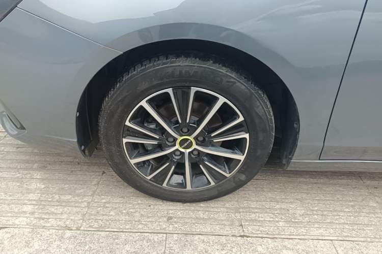 Used Roewe i5 2021 Revised Version 1.5L CVT Diamond Edition Left Front Wheel Hub