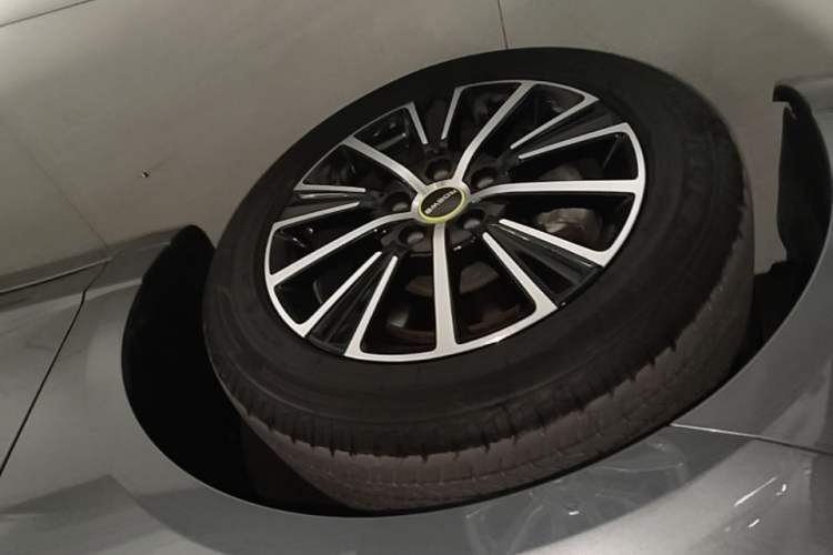 Used Roewe i5 2021 1.5L Manual Platinum Edition Left Front Wheel Hub