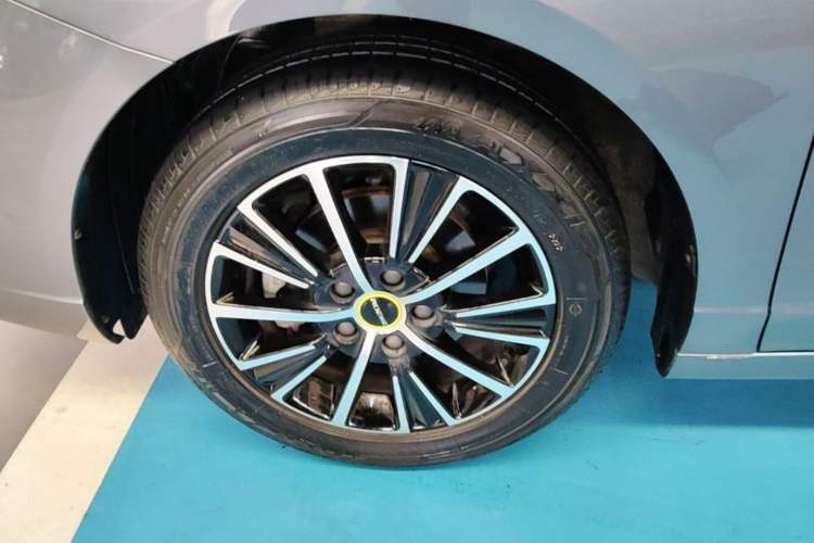 Used Roewe i5 2021 1.5L Manual Platinum Edition Left Front Wheel Hub