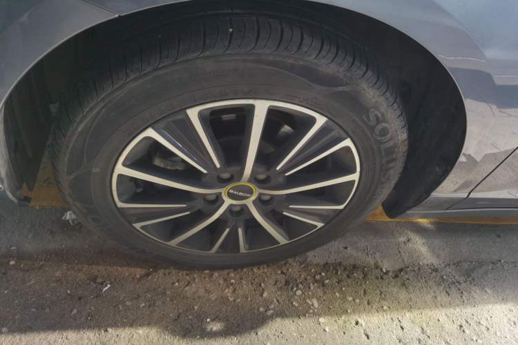 Used Roewe i5 2021 Revised Version 1.5L CVT Diamond Edition Left Front Wheel Hub