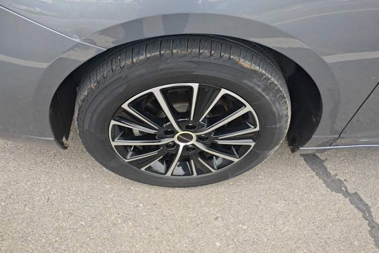 Used Roewe i5 2021 Revised Version 1.5L CVT Diamond Edition Left Front Wheel Hub