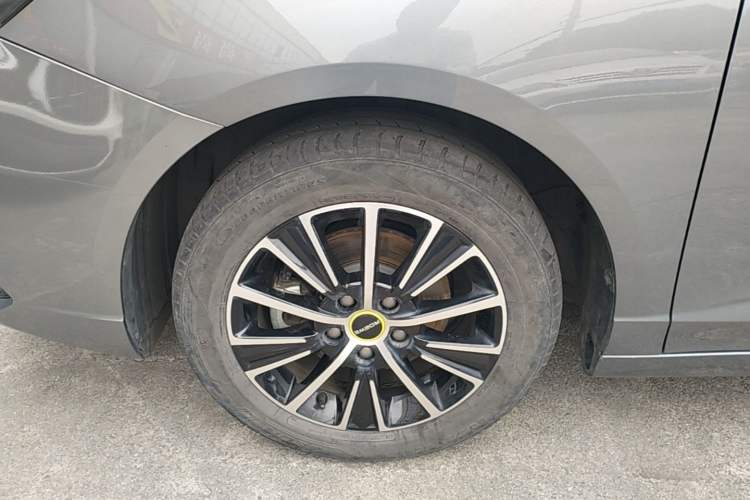 Used Roewe i5 2021 1.5L Manual Platinum Edition Left Front Wheel Hub