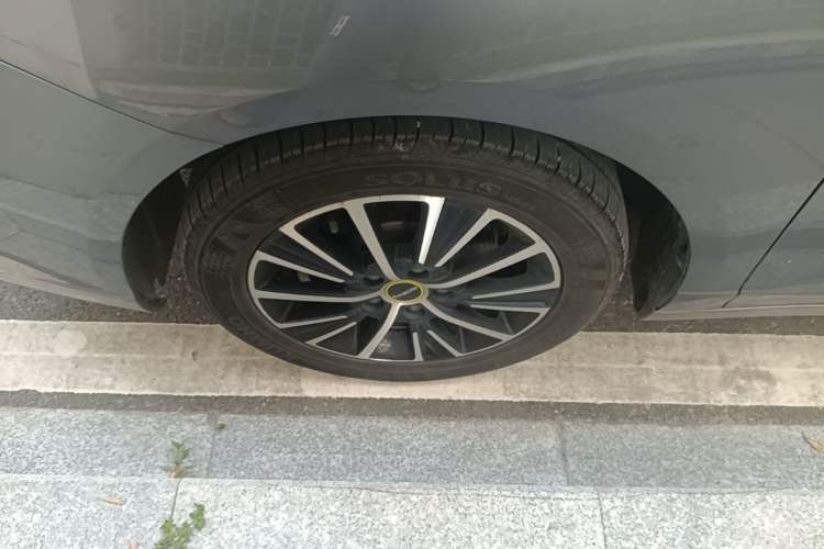 Used Roewe i5 2021 1.5L CVT Black Gold Edition Left Front Wheel Hub