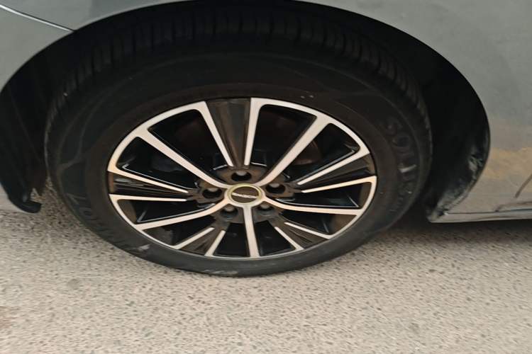 Used Roewe i5 2021 Revised Version 1.5L CVT Diamond Edition Left Front Wheel Hub