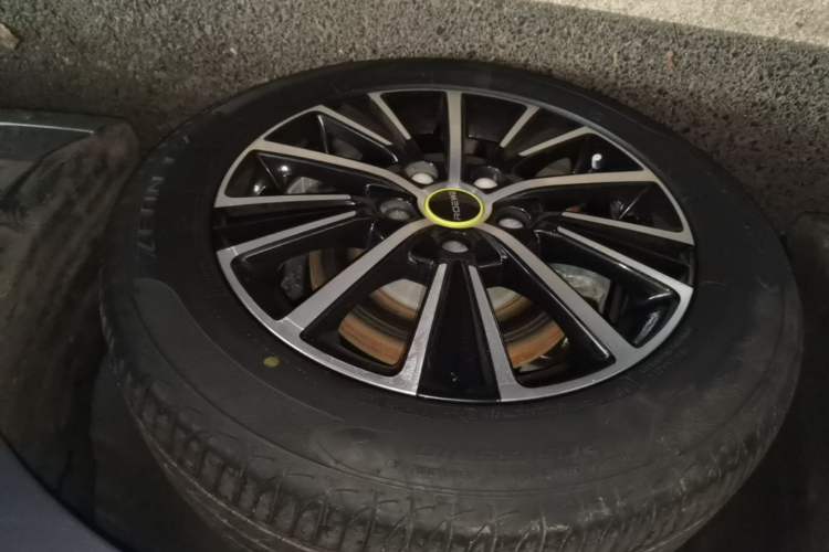 Used Roewe i5 2021 1.5L CVT Diamond Edition Left Front Wheel Hub