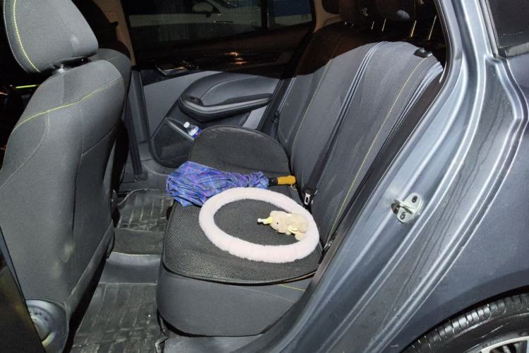 Used Roewe i5 2021 1.5L CVT Platinum Edition Left Rear Seat