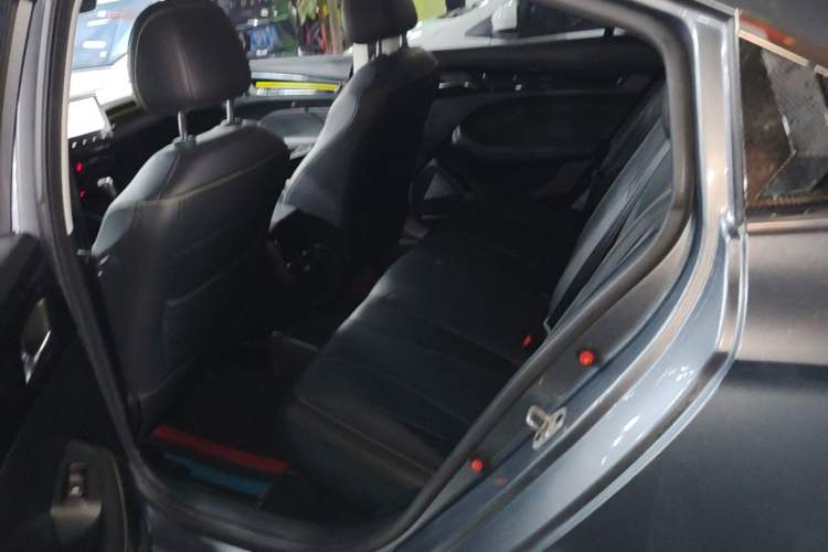 Used Roewe i5 2021 1.5L CVT Diamond Edition Left Rear Seat