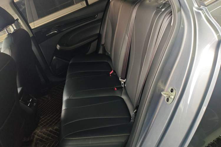 Used Roewe i5 2021 1.5L CVT Diamond Edition Left Rear Seat