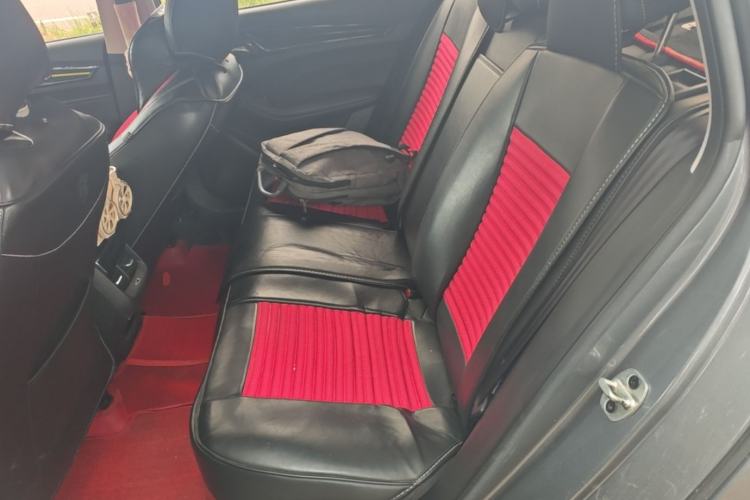 Used Roewe i5 2021 Revised Version 1.5L CVT Diamond Edition Left Rear Seat