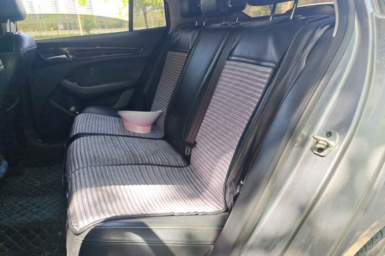 Used Roewe i5 2021 Revised Version 1.5L CVT Diamond Edition Left Rear Seat