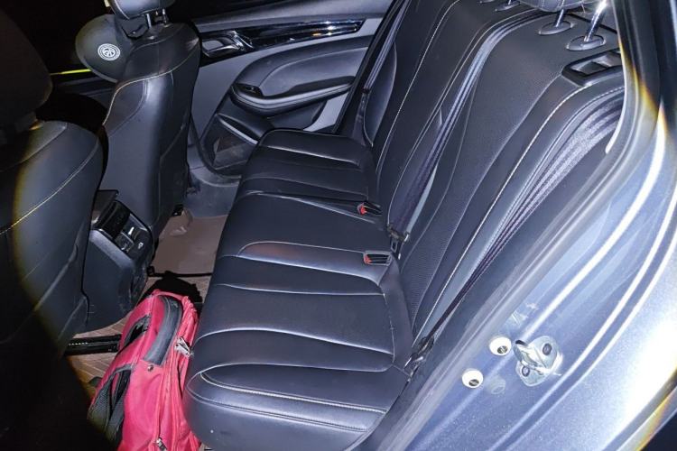 Used Roewe i5 2021 Revised Version 1.5L CVT Diamond Edition Left Rear Seat