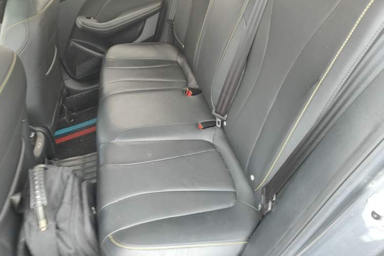 Used Roewe i5 2021 Revised Version 1.5L CVT Diamond Edition Left Rear Seat