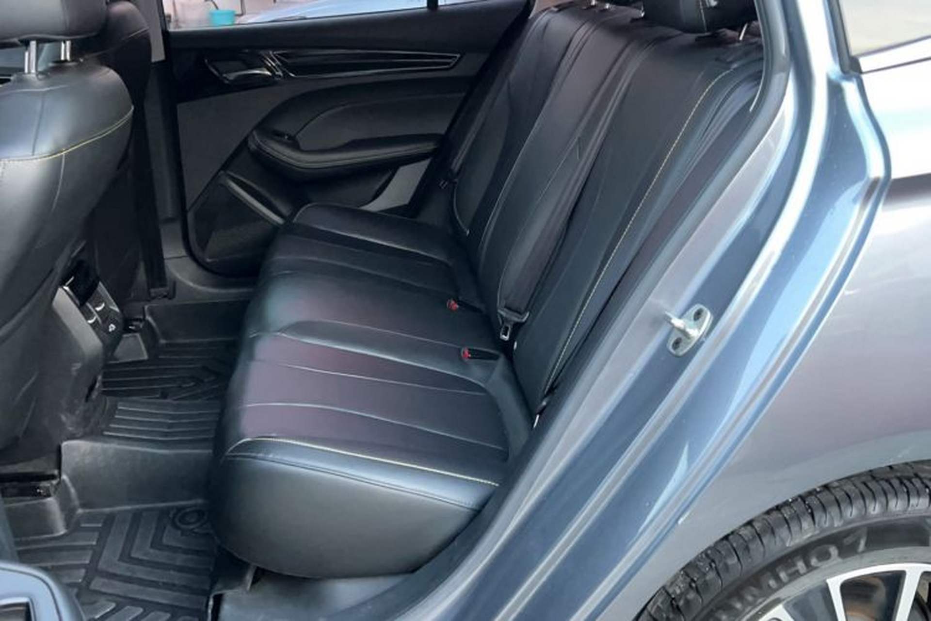 Used Roewe i5 2021 Revised Version 1.5L CVT Diamond Edition Left Rear Seat