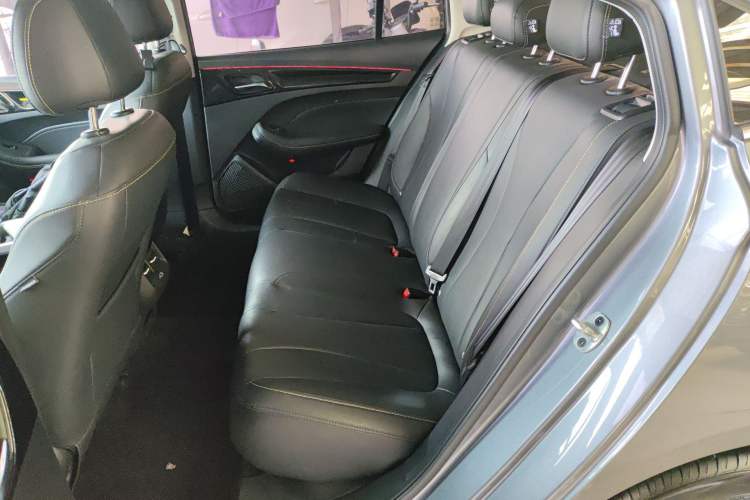 Used Roewe i5 2021 Revised Version 1.5L CVT Diamond Edition Left Rear Seat