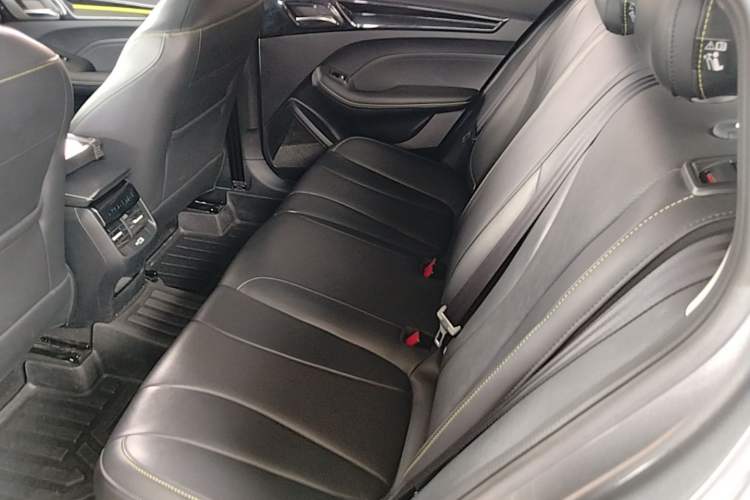 Used Roewe i5 2021 1.5L CVT Diamond Edition Left Rear Seat