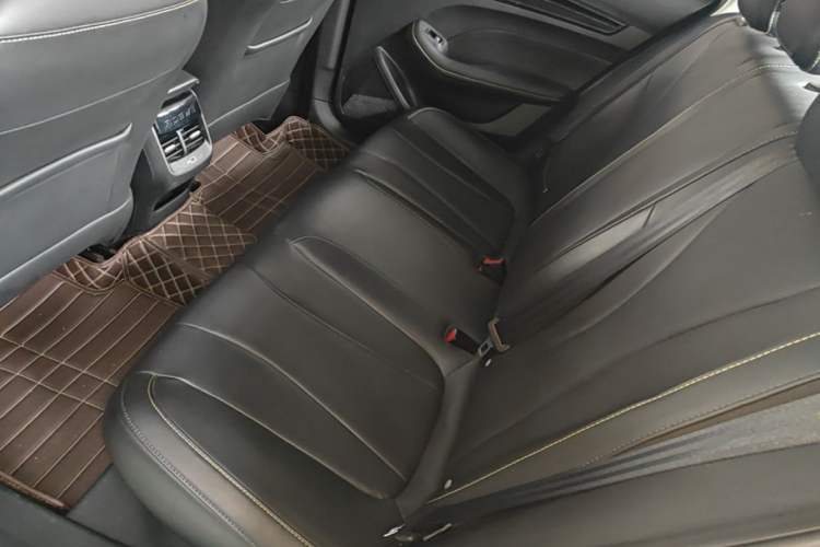 Used Roewe i5 2021 Revised Version 1.5L CVT Diamond Edition Left Rear Seat