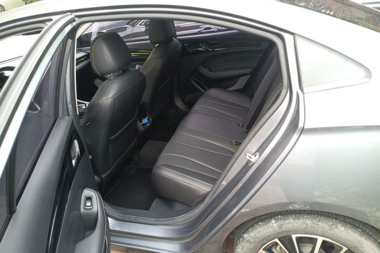 Used Roewe i5 2021 1.5L CVT Starry Edition Left Rear Seat