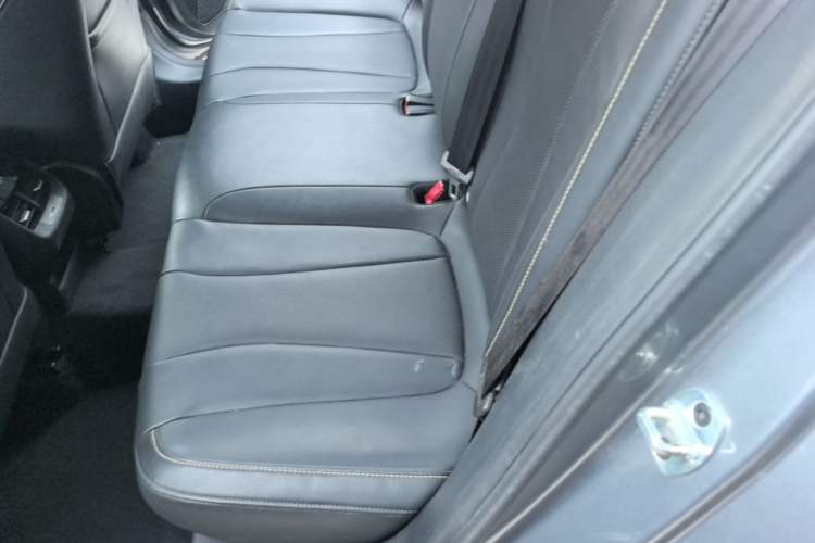 Used Roewe i5 2021 Revised Version 1.5L CVT Diamond Edition Left Rear Seat