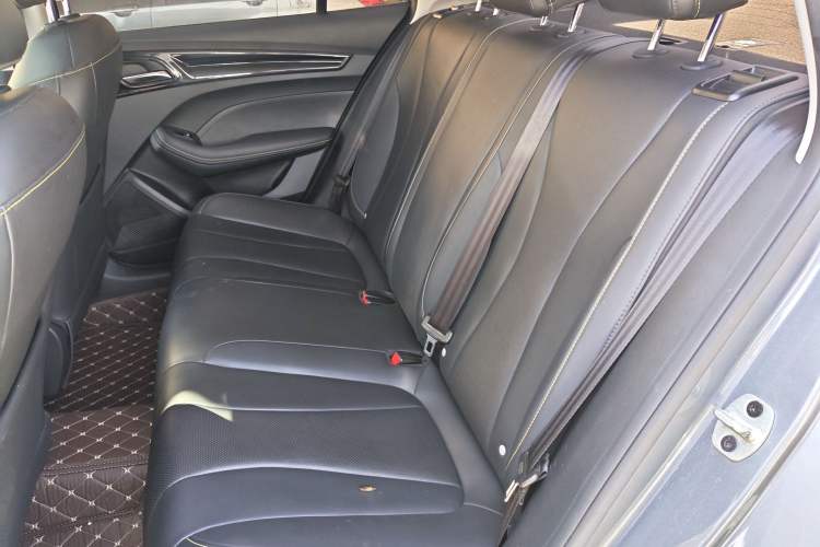 Used Roewe i5 2021 1.5L CVT Diamond Edition Left Rear Seat