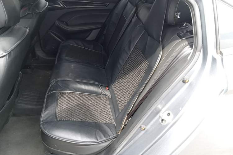 Used Roewe i5 2021 Revised Version 1.5L CVT Diamond Edition Left Rear Seat
