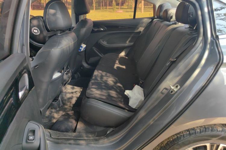 Used Roewe i5 2021 Revised Version 1.5L CVT Diamond Edition Left Rear Seat