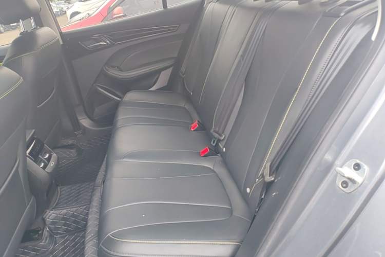 Used Roewe i5 2021 Revised Version 1.5L CVT Diamond Edition Left Rear Seat