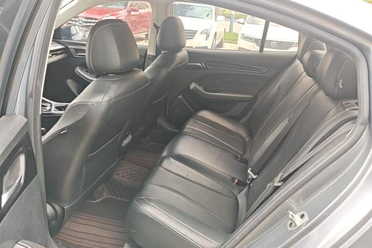 Used Roewe i5 2021 Revised Version 1.5L CVT Diamond Edition Left Rear Seat