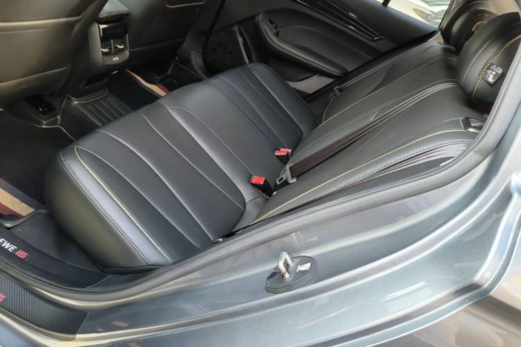 Used Roewe i5 2021 1.5L CVT Starry Edition Left Rear Seat