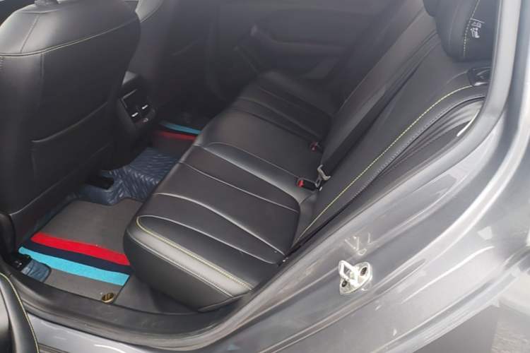 Used Roewe i5 2021 1.5L CVT Black Gold Edition Left Rear Seat