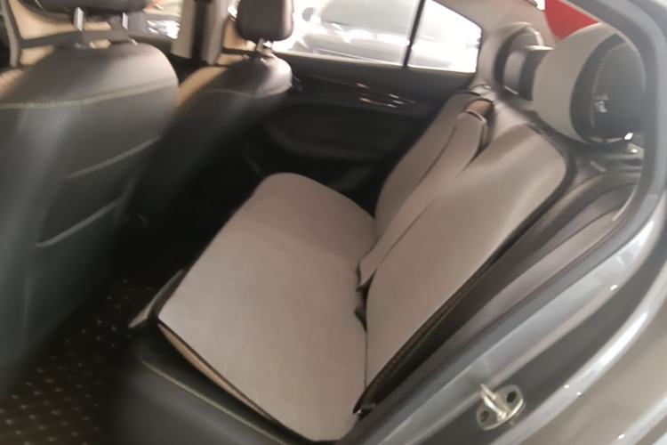 Used Roewe i5 2021 Revised Version 1.5L CVT Diamond Edition Left Rear Seat