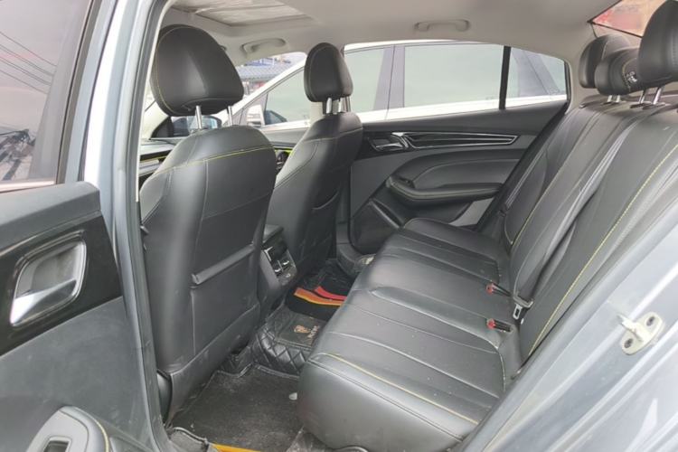 Used Roewe i5 2021 Revised Version 1.5L CVT Diamond Edition Left Rear Seat