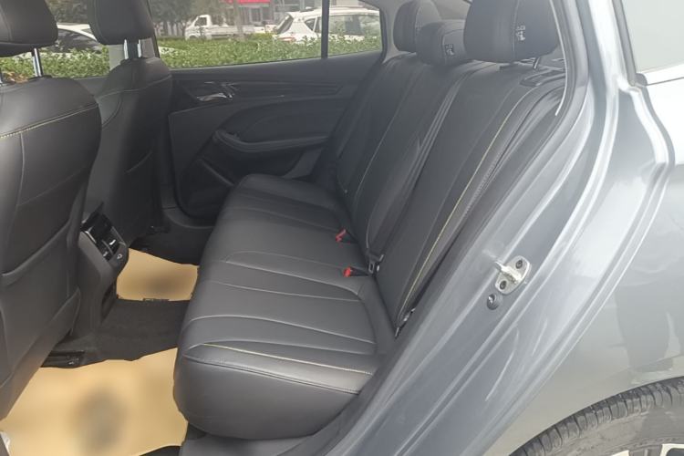 Used Roewe i5 2021 Revised Version 1.5L CVT Diamond Edition Left Rear Seat