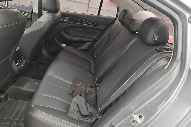 Used Roewe i5 2021 1.5L CVT Black Gold Edition Left Rear Seat
