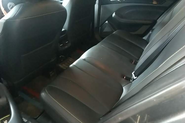 Used Roewe i5 2021 1.5L CVT Diamond Edition Left Rear Seat