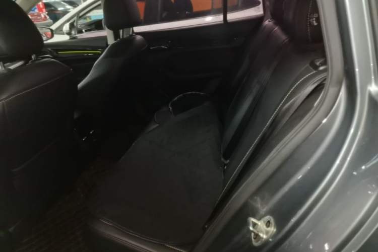 Used Roewe i5 2021 1.5L CVT Diamond Edition Left Rear Seat