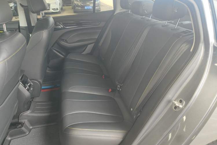 Used Roewe i5 2021 1.5L CVT Diamond Edition Left Rear Seat