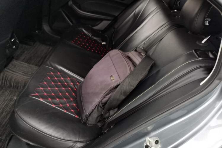 Used Roewe i5 2021 1.5L CVT Diamond Edition Left Rear Seat