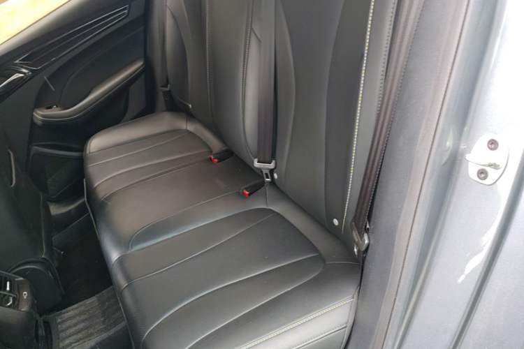 Used Roewe i5 2021 1.5L CVT Diamond Edition Left Rear Seat