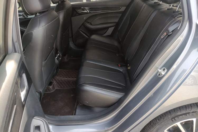 Used Roewe i5 2021 1.5L CVT Diamond Edition Left Rear Seat
