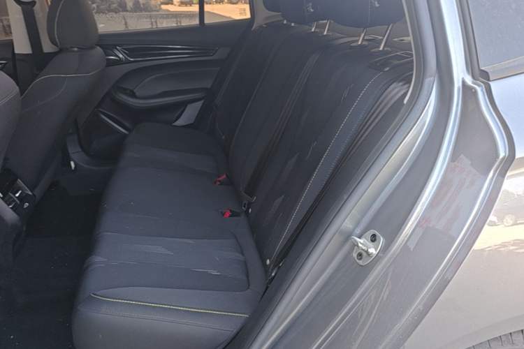 Used Roewe i5 2021 1.5L CVT Platinum Edition Left Rear Seat
