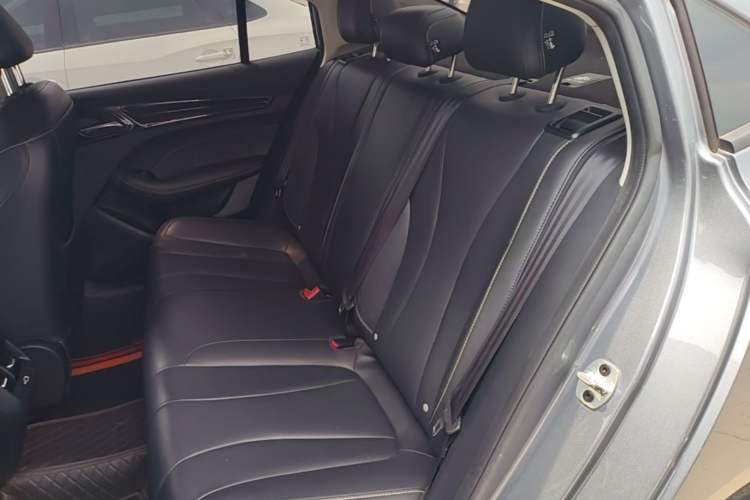 Used Roewe i5 2021 1.5L CVT Platinum Edition Left Rear Seat