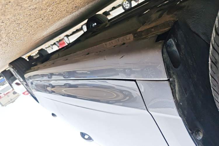 Used Roewe i5 2021 Revised Version 1.5L CVT Diamond Edition Left Side Sill