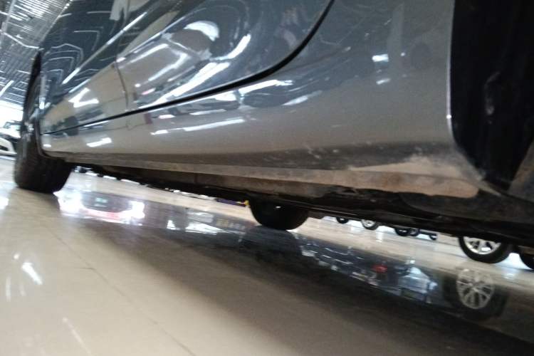 Used Roewe i5 2021 Revised Version 1.5L CVT Diamond Edition Left Side Sill
