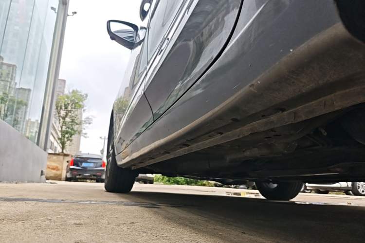Used Roewe i5 2021 Revised Version 1.5L CVT Diamond Edition Left Side Sill