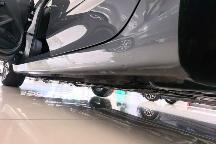 Used Roewe i5 2021 Revised Version 1.5L CVT Diamond Edition Left Side Sill