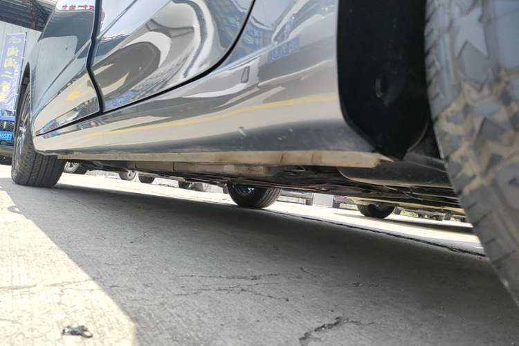 Used Roewe i5 2021 1.5L Manual Platinum Edition Left Side Sill