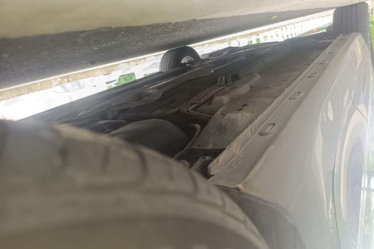 Used Roewe i5 2021 1.5L CVT Black Gold Edition Left Side Sill